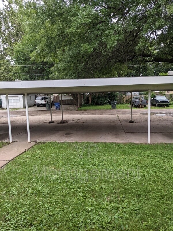 Building Photo - 2609 Diehn Ave