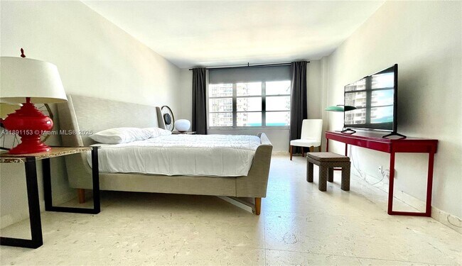 Building Photo - 5700 Collins Ave