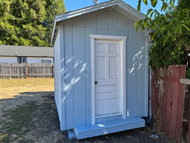 Building Photo - Charming 2-bedroom, 1-bath home in Cottage Grove!