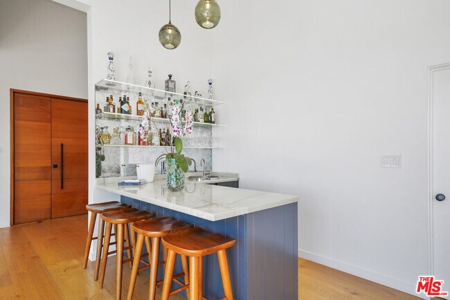 Building Photo - 8242 Hillside Ave