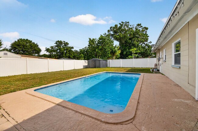 Building Photo - 6827 16th St N