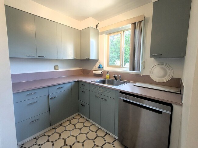 Building Photo - Spacious 2 Bedroom Condo in Downtown Bellingham - Forest St