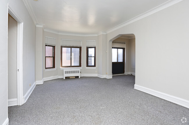 1 BR, 1 BA - Classic - living room - 1033 W Loyola