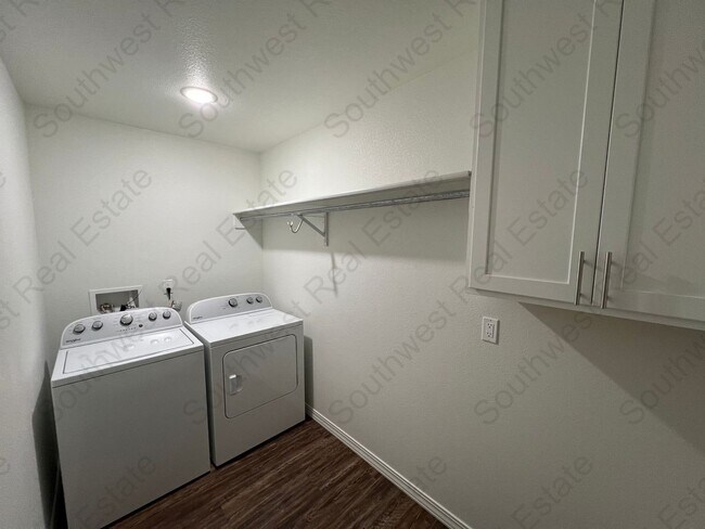 Building Photo - 2135 Bobwhite Ct