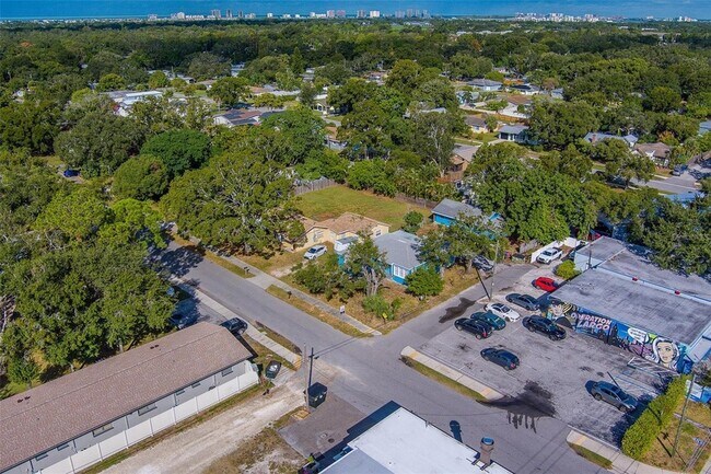 Building Photo - 810 2nd Ave NW