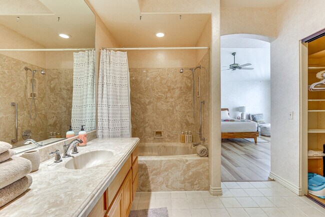 Building Photo - 29695 Circle R Greens Dr