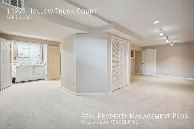 Building Photo - 13998 Hollow Trunk Ct