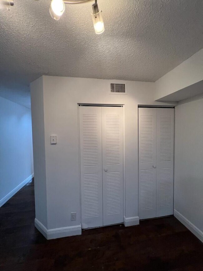Building Photo - 5721 Riverside Dr