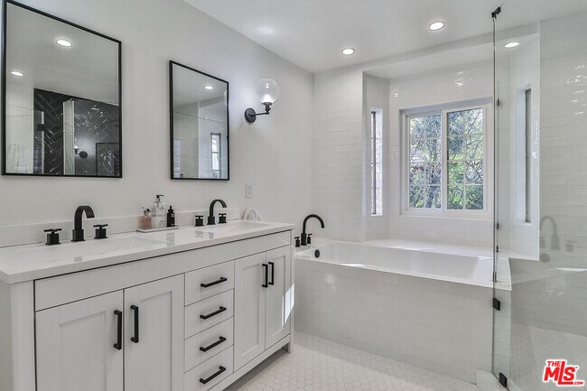 Building Photo - 4204 Flintlock Ln