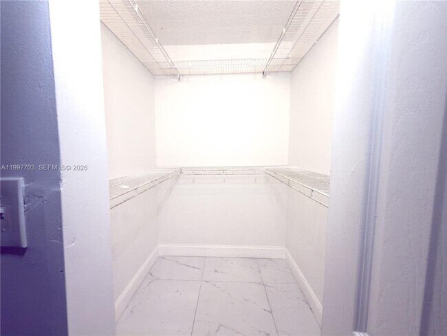 Building Photo - 605 S State Rd 7