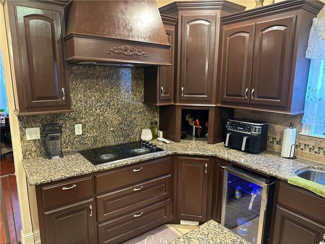 Building Photo - 4500 SW Swinton Dr