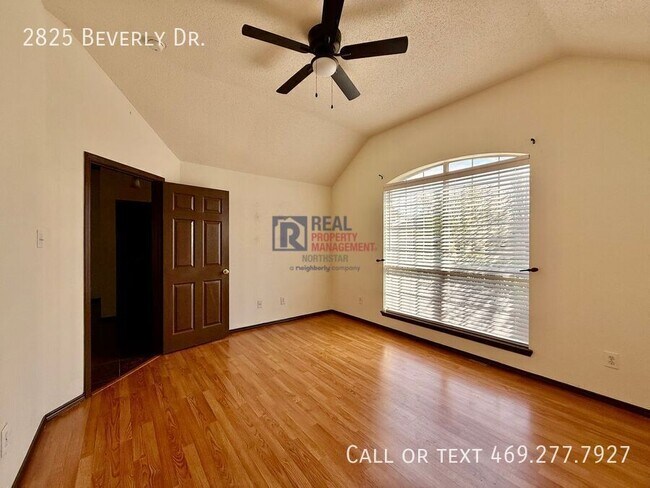 Building Photo - 2825 Beverly Dr