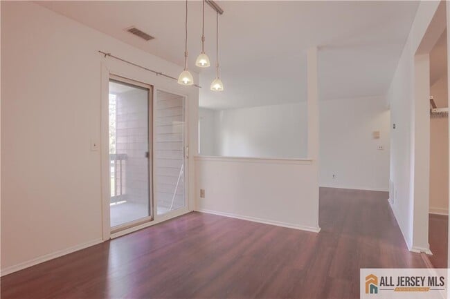 Building Photo - 1203 Sayre Dr