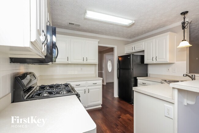 Building Photo - 112 Wyckliffe Dr