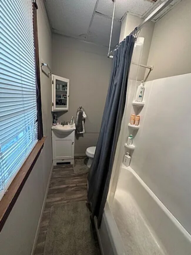 Building Photo - 5 Bedroom House Available Next to UC Campus