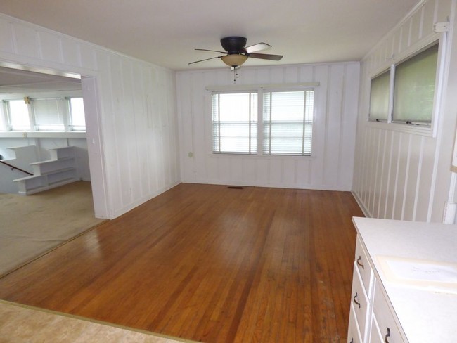 Building Photo - HUGE 2BR/2B Duplex near Downtown Murfreesboro