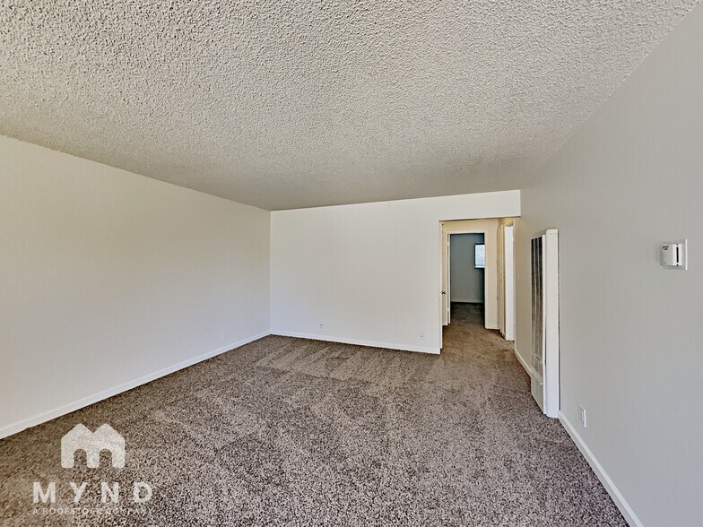 Building Photo - 870 Burbank Dr