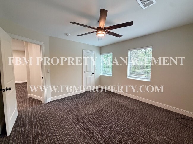 Building Photo - 338 Post Oak Dr
