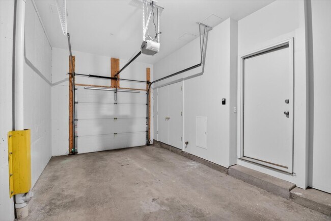 Building Photo - 417 S Ashley St