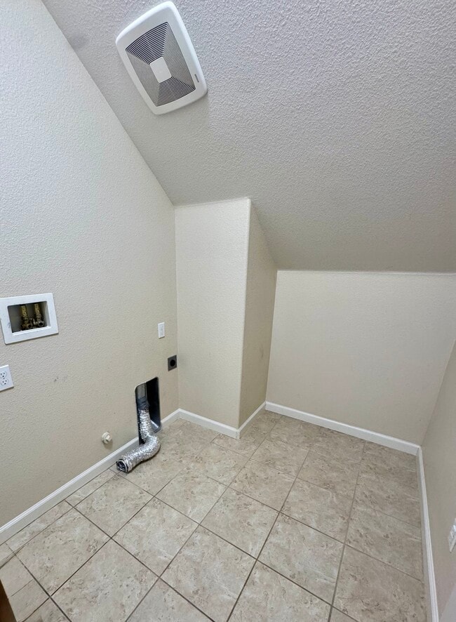 Building Photo - 2581 Tampico Dr