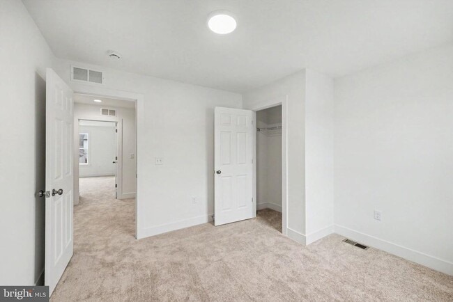 Building Photo - 104 Madison dr