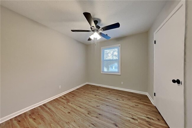 Building Photo - 3919 Valley Brook Rd