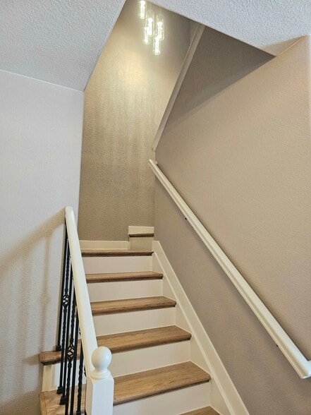 Building Photo - 14400 Albrook Dr