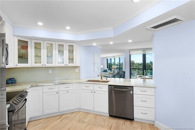 Building Photo - 9550 S Ocean Dr