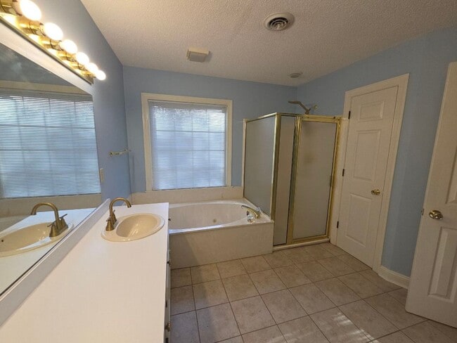 Building Photo - 234 N Marion Dr