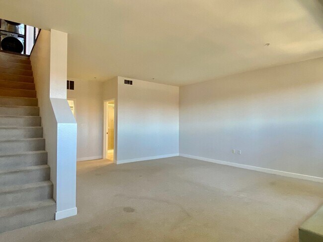 Building Photo - Modern Plant 51 Condo with Downtown Views | Secure Access | GE Café Appliances | Dogs Welcome