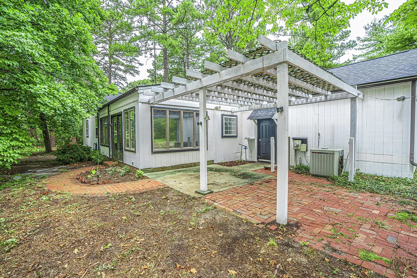 Building Photo - 4433 Airport Rd