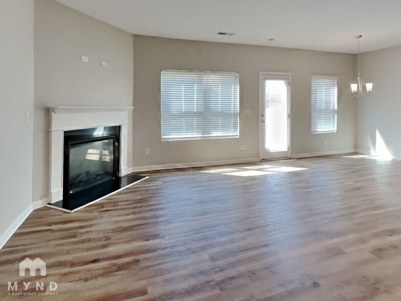 Building Photo - 3105 Hendrick Dr