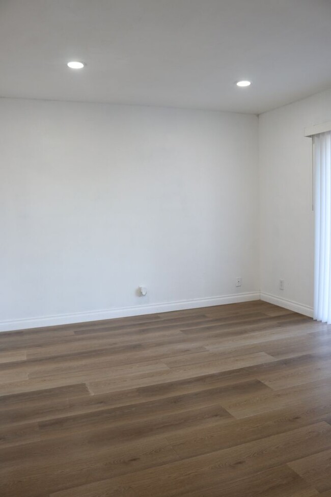 Building Photo - Spacious 3-Bedroom Home with Central A/C, ...