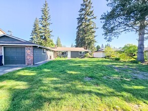Building Photo - Remodeled Unit in Duplex