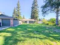 Building Photo - Remodeled Unit in Duplex
