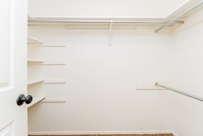 Building Photo - 9215 Grandview Park Dr