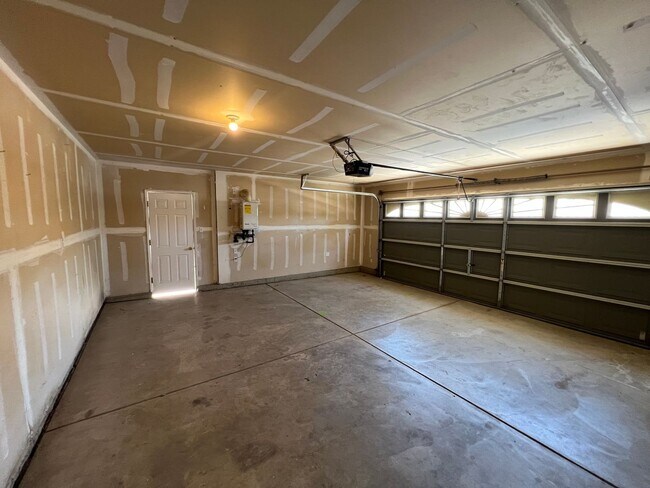 Building Photo - Beautiful NW Home for Rent 3+2 $2,300
