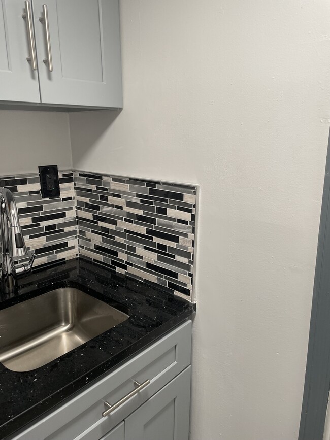 Primary Photo - 283 E 54th St