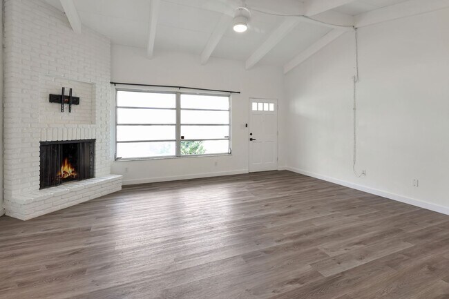 Building Photo - 3BR Pet-Friendly Rental w/ Large Fenced Backyard & Screened-in Lanai