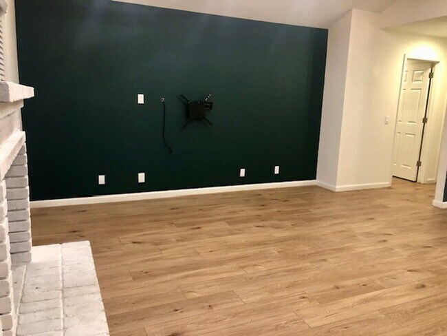 Building Photo - Charming and Spacious Home in Carmichael