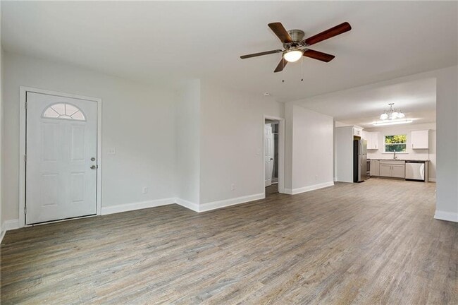 Building Photo - 104 Klassing St SW