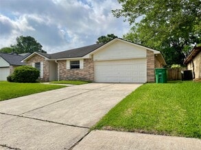 Building Photo - 6310 Star Lake Dr