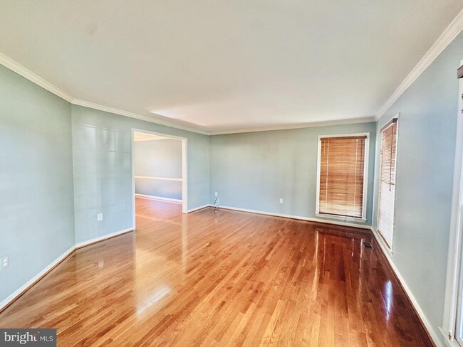 Building Photo - 28 Scotland Cir