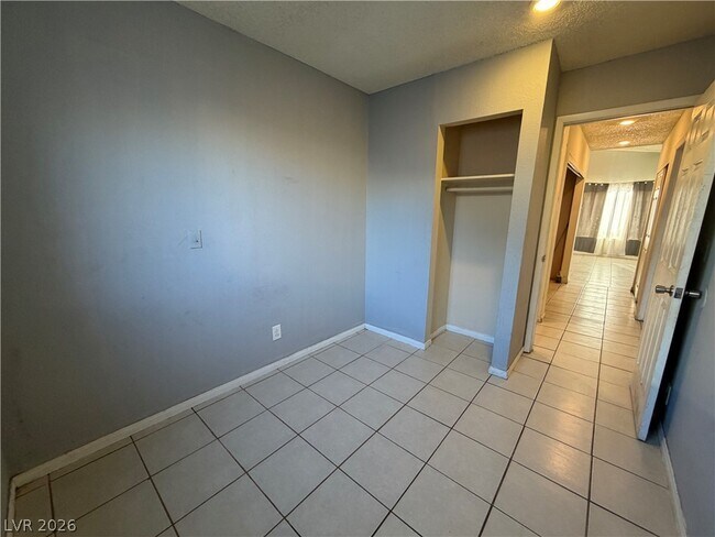 Building Photo - 5971 Vía Capri Dr