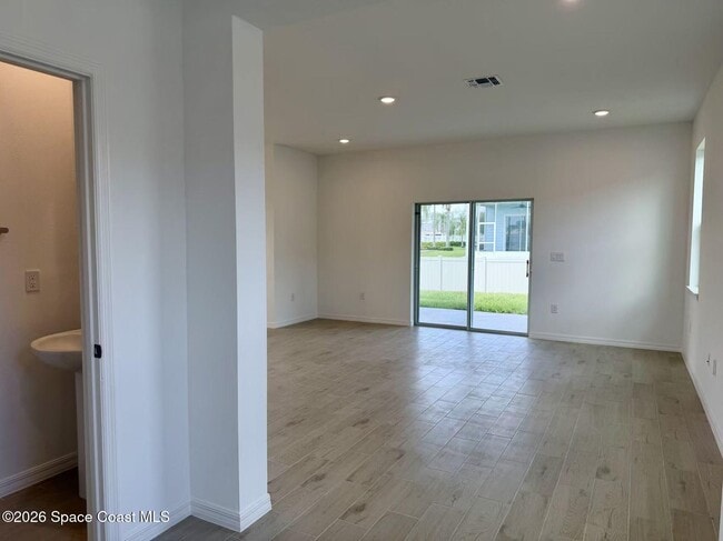 Building Photo - 856 Castleford Ave NE