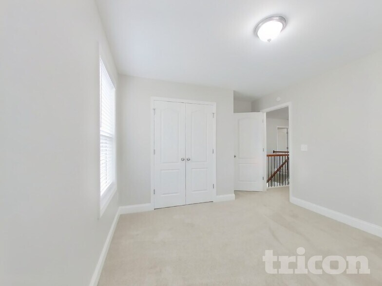 Building Photo - 367 Parkmont Way