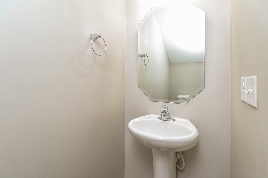 Building Photo - 11519 McDunkeld Dr