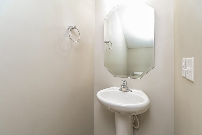 Building Photo - 11519 McDunkeld Dr