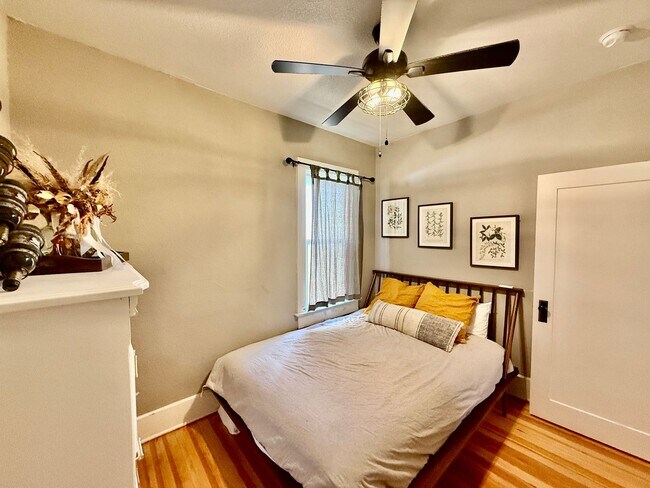 Building Photo - Charming 3-Bedroom Home in the Heart of Co...