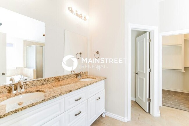 Building Photo - 4 Bedroom Pet-Friendly Home in Edmond, OK with Main Street Renewal